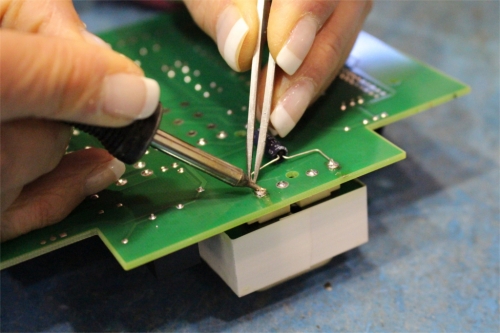 Manual wire soldering